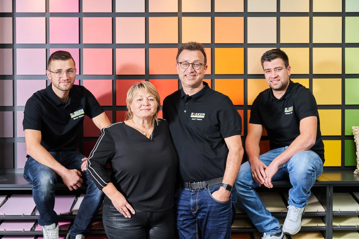 Kreisobermeister Josef Rieken mit seiner Frau Anja und den beiden Söhnen und Malermeistern Michael und Simon Rieken - Rieken Kreativraum, Malerbetrieb und Raumausstatter aus Velen im Kreis Borken